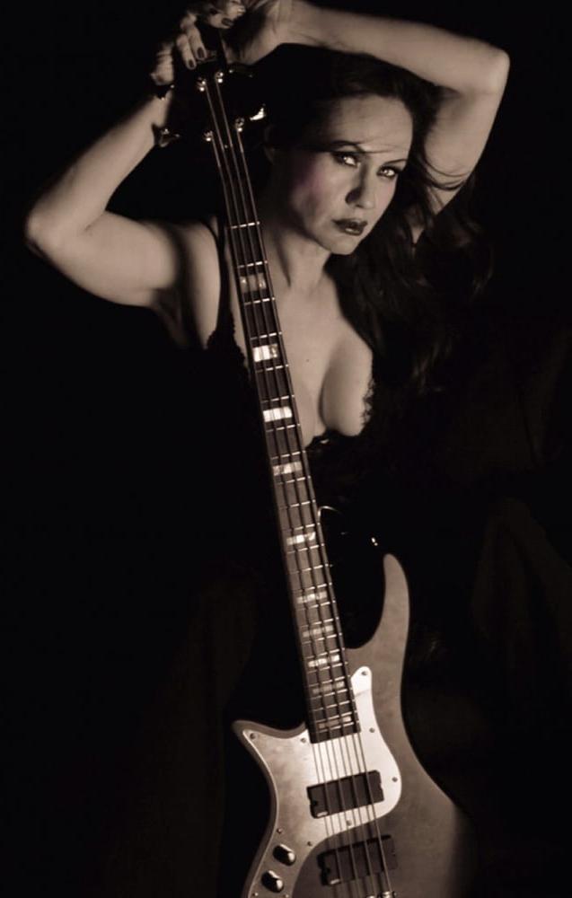 25P Metal Girls Like It Hard 3