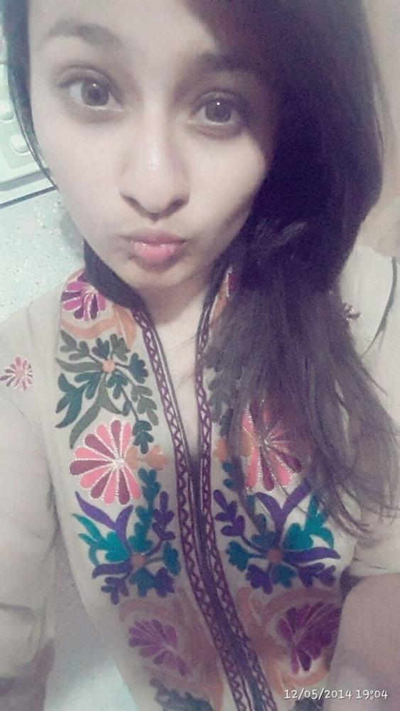11P Pakistani girls pictures body