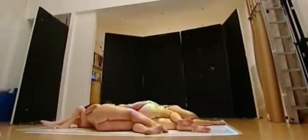 11P Wie man beim Fotoshooting mit nackten Büromädchen gut aussieht