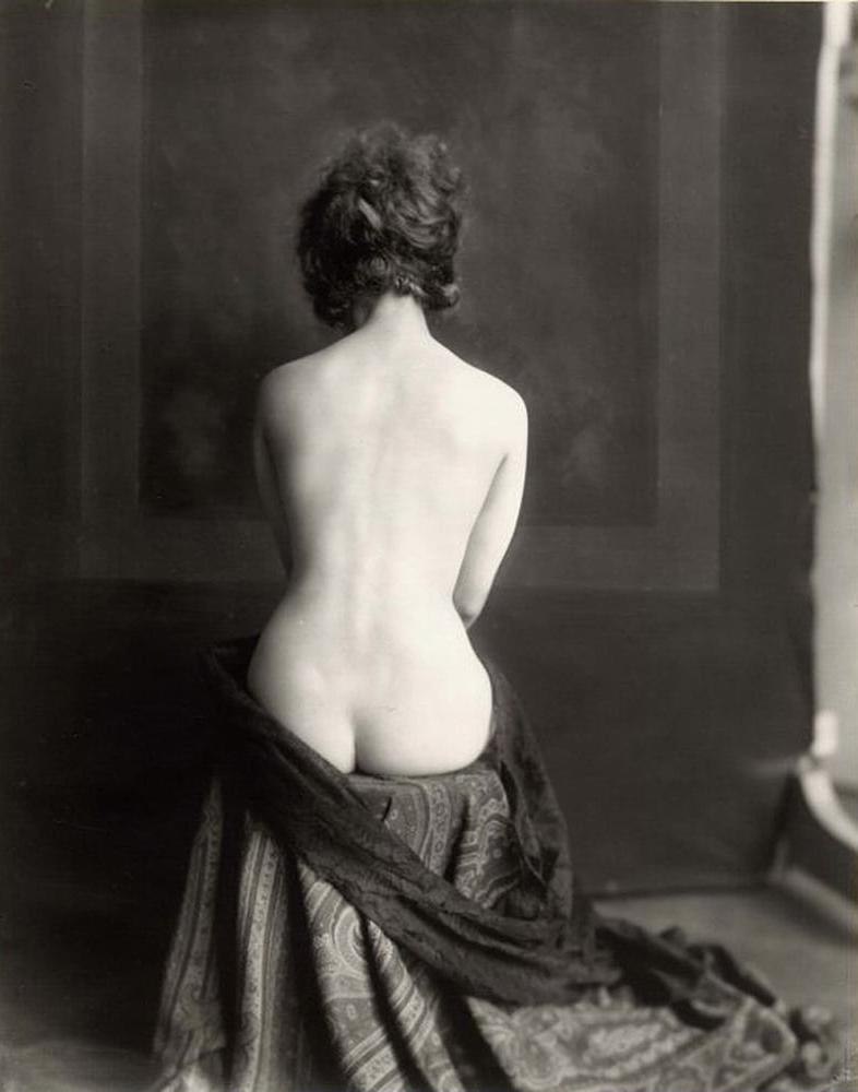 13P Vintage nudes backsides
