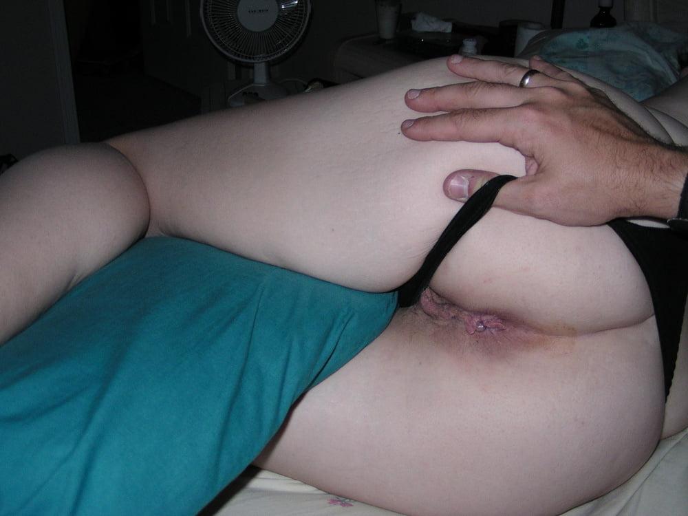 6P Stick the TV remote control up her big momma cunt