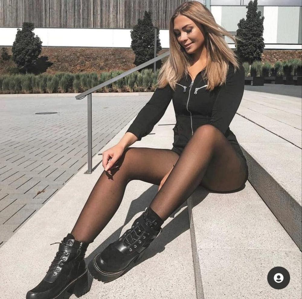 24P Girls in tights, pantyhose or stockings