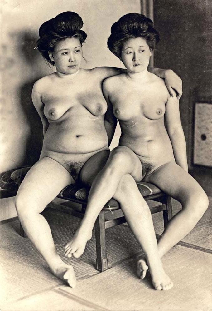 17P Amazing Vintage Phtos of Lovely Women