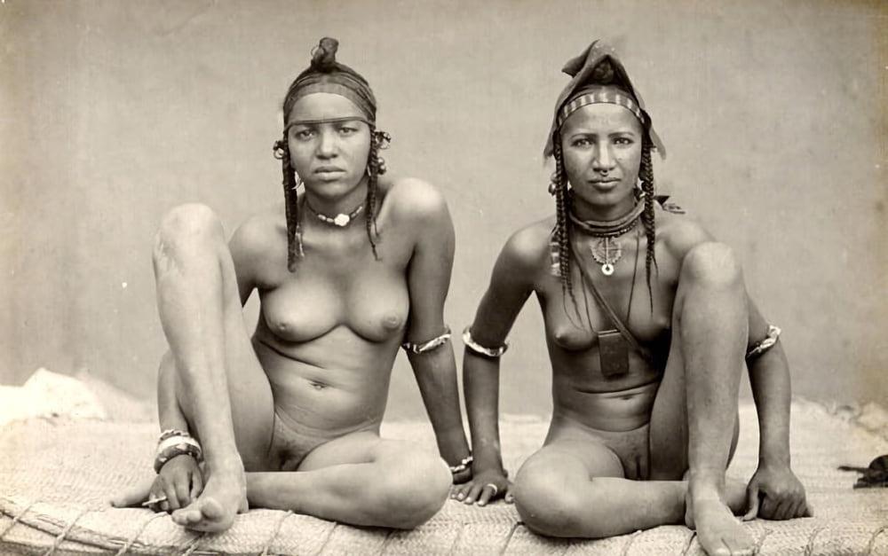 17P Amazing Vintage Phtos of Lovely Women