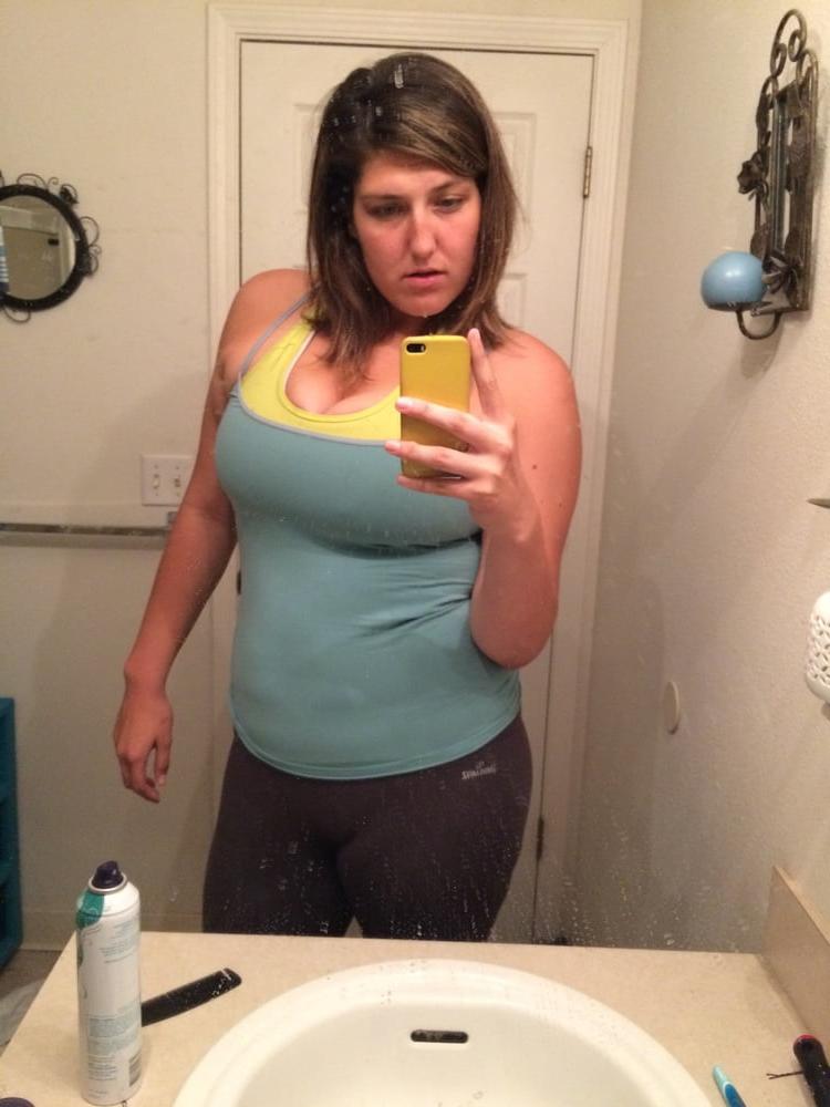 25P Hot Whitney exposes big tits and pussy