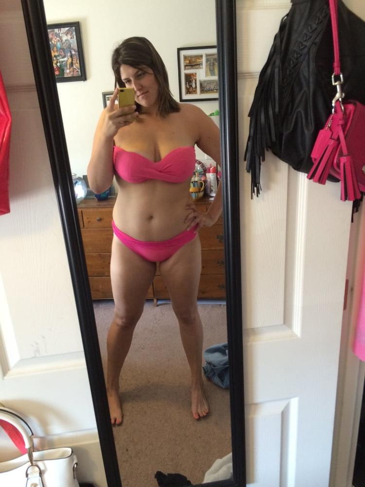 25P Hot Whitney exposes big tits and pussy