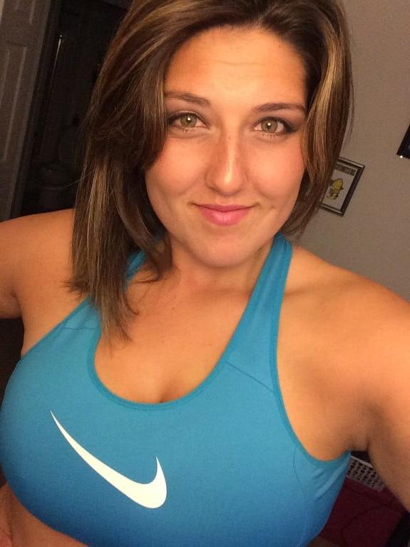 25P Hot Whitney exposes big tits and pussy
