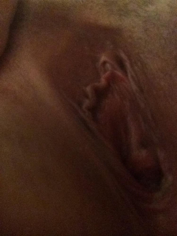 25P Hot Whitney exposes big tits and pussy