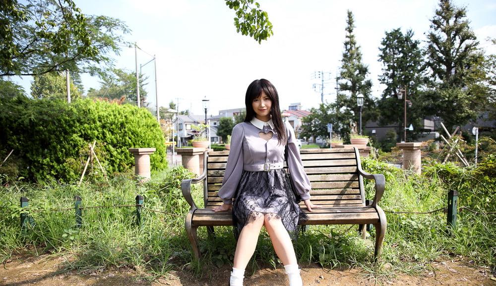 25P sexy girls on benches
