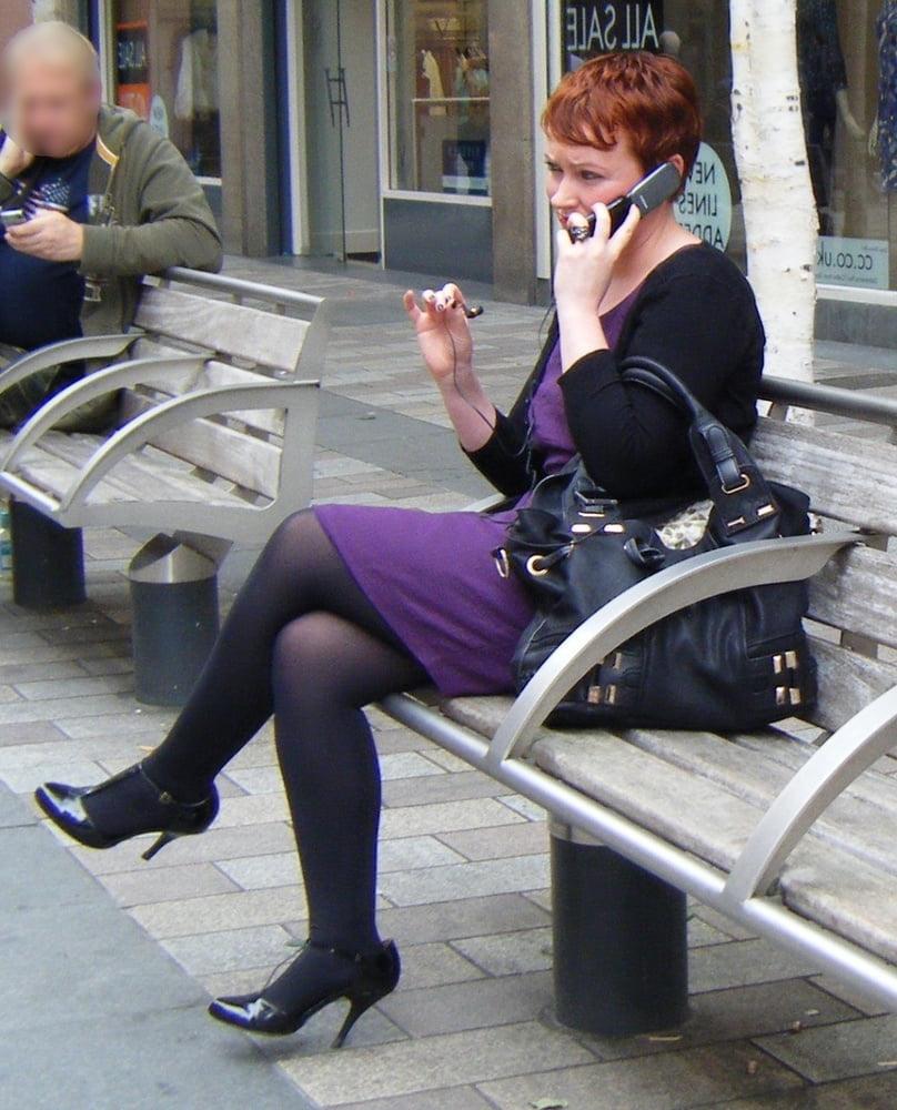25P sexy girls on benches