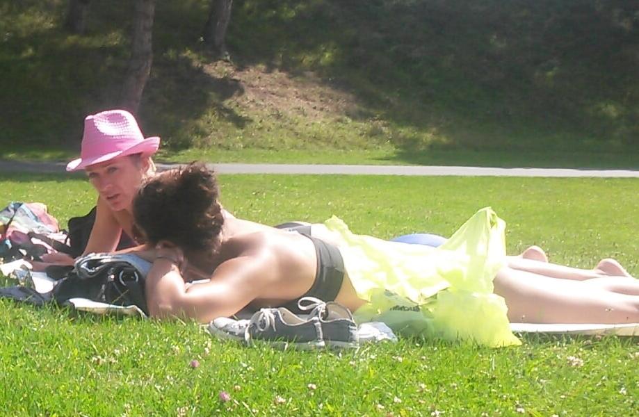 9P milf in the sun in thong, nice ass