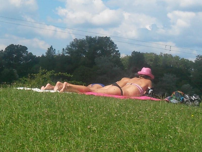 9P milf in the sun in thong, nice ass
