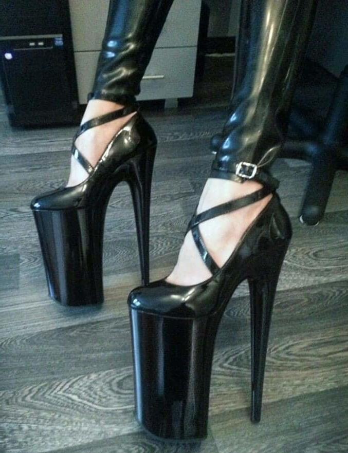 25P Pretty Ladys in Heels