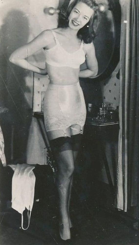 25P Vintage Girdles 01