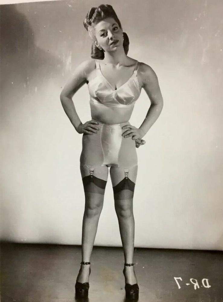 25P Vintage Girdles 01