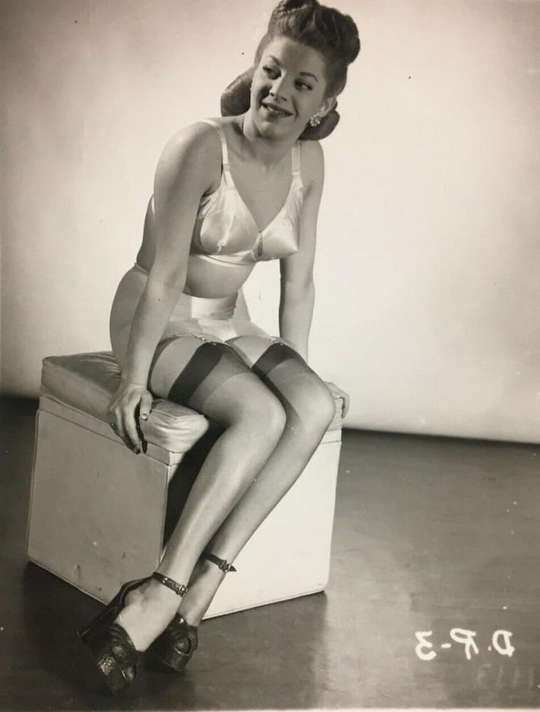 25P Vintage Girdles 01