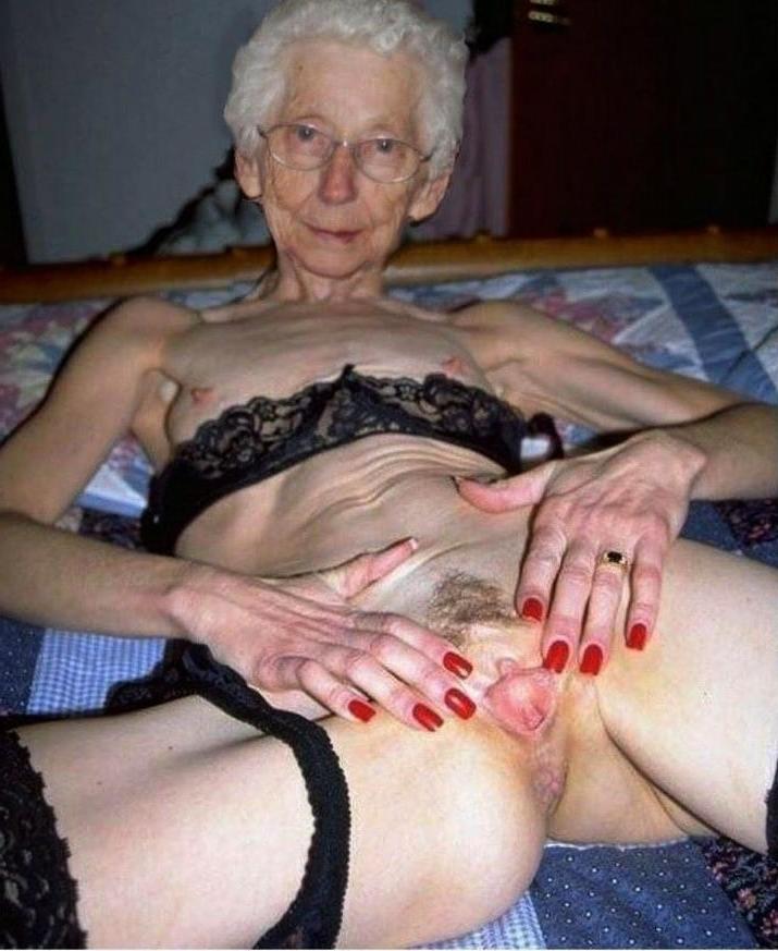 25P Granny Spreads Her Cunt For You - 36