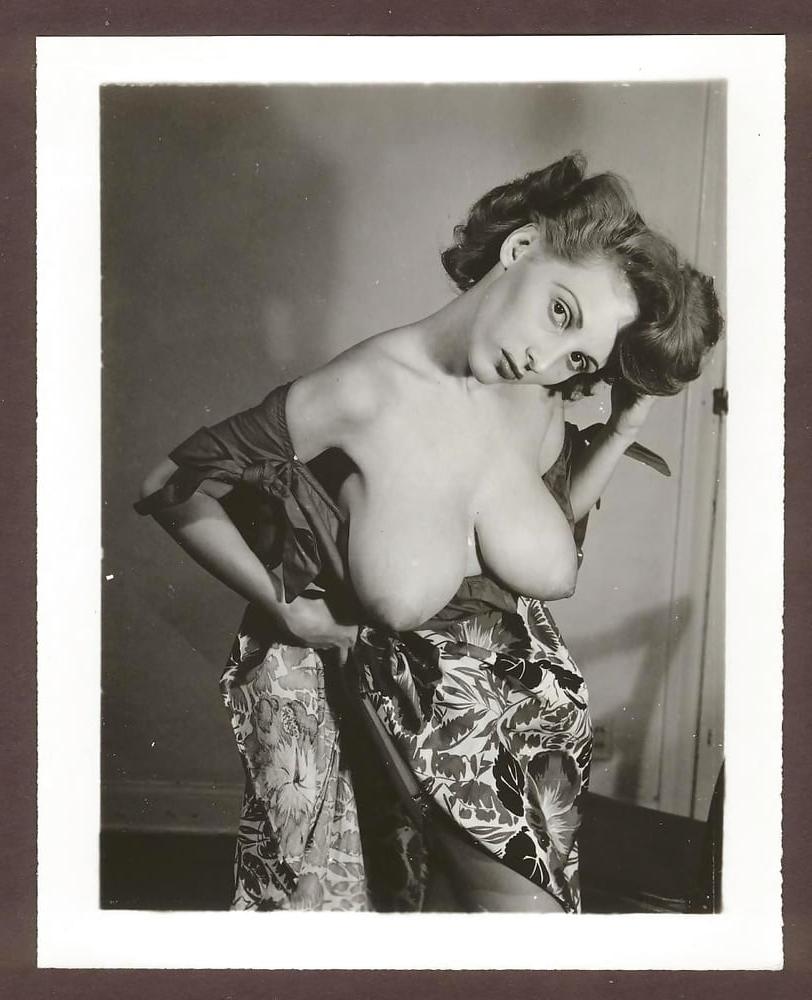 25P Big Tit Retro-Vintage B&amp;W 2
