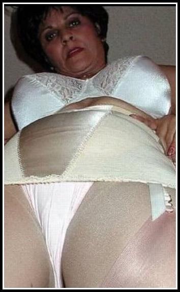 25P Girdle, Mieder, Shapewear und Heels  I
