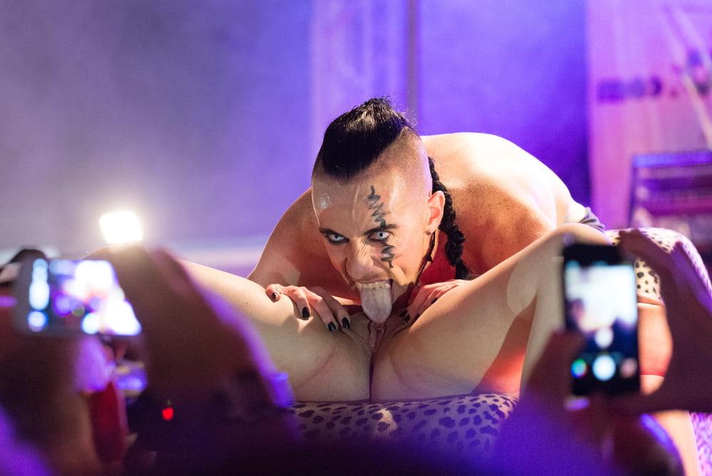 16P SekushiLover - Live Theater Pornography in Barcelona 1