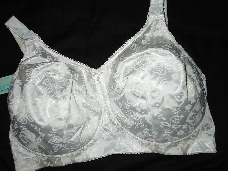 25P Used mature bra