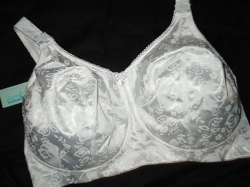 25P Used mature bra