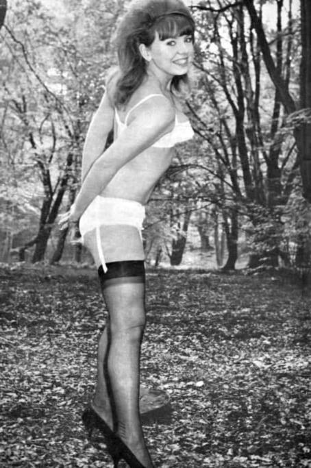 25P Vintage Stockings 76