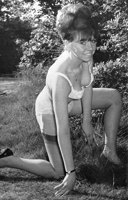 25P Vintage Stockings 76