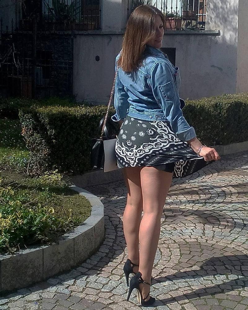 25P Sexy MILFs and GILFs Wearing Tights 20