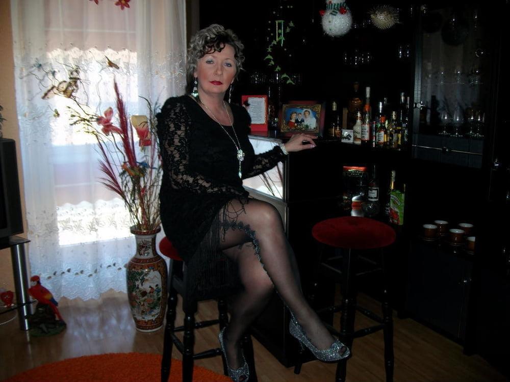 25P Sexy MILFs and GILFs Wearing Tights 20