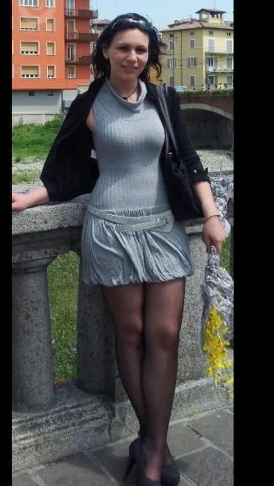 25P Sexy MILFs and GILFs Wearing Tights 20