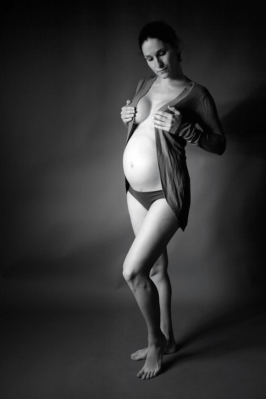 25P The beauty of pregnant women