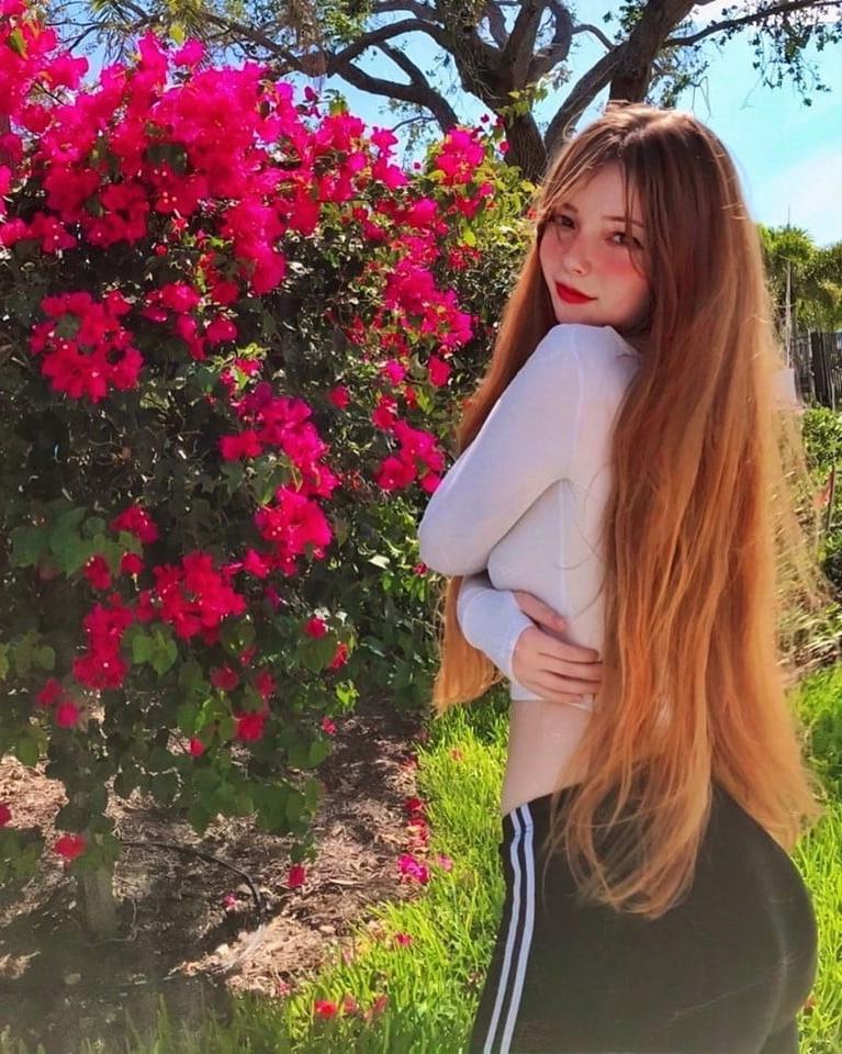 25P white teen with innocent face and a very hot body 3+surprise