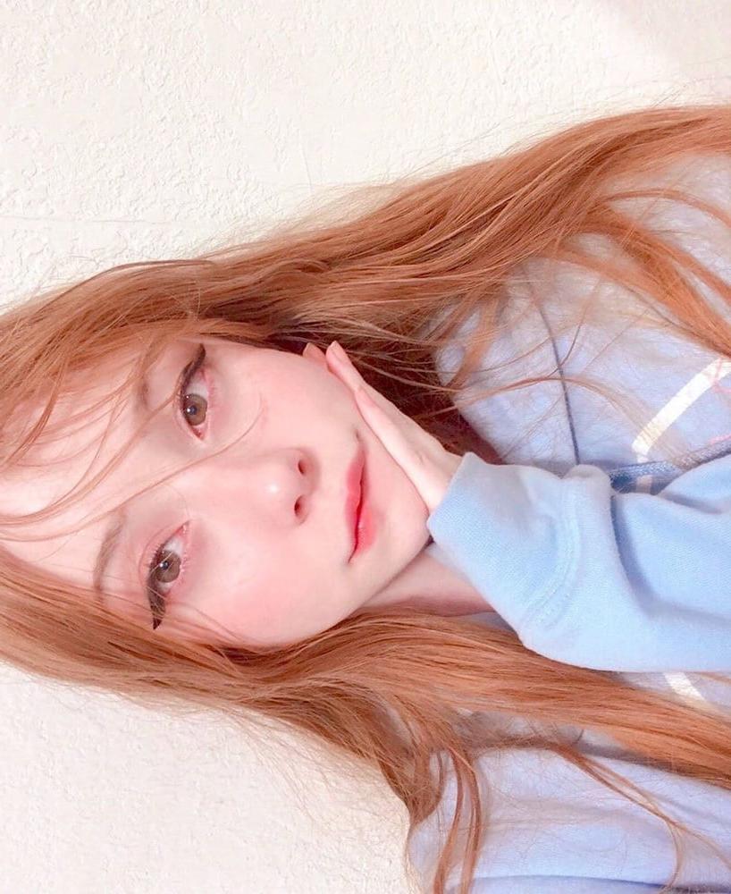25P white teen with innocent face and a very hot body 3+surprise