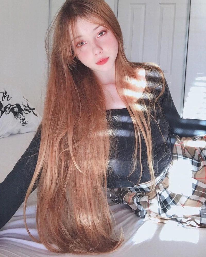 25P white teen with innocent face and a very hot body 3+surprise