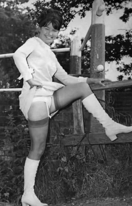 25P Vintage Stockings 72