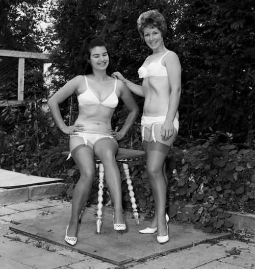25P Vintage Stockings 72