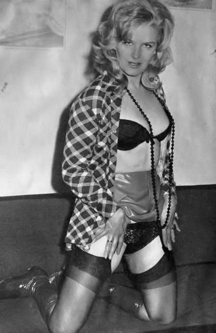 25P Vintage Stockings 72