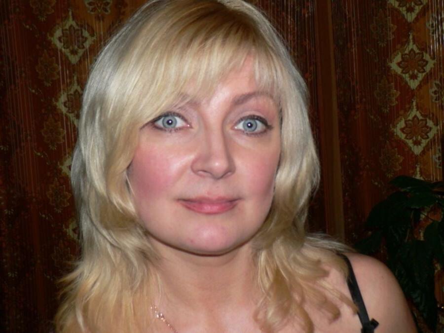 20P Blond MILF