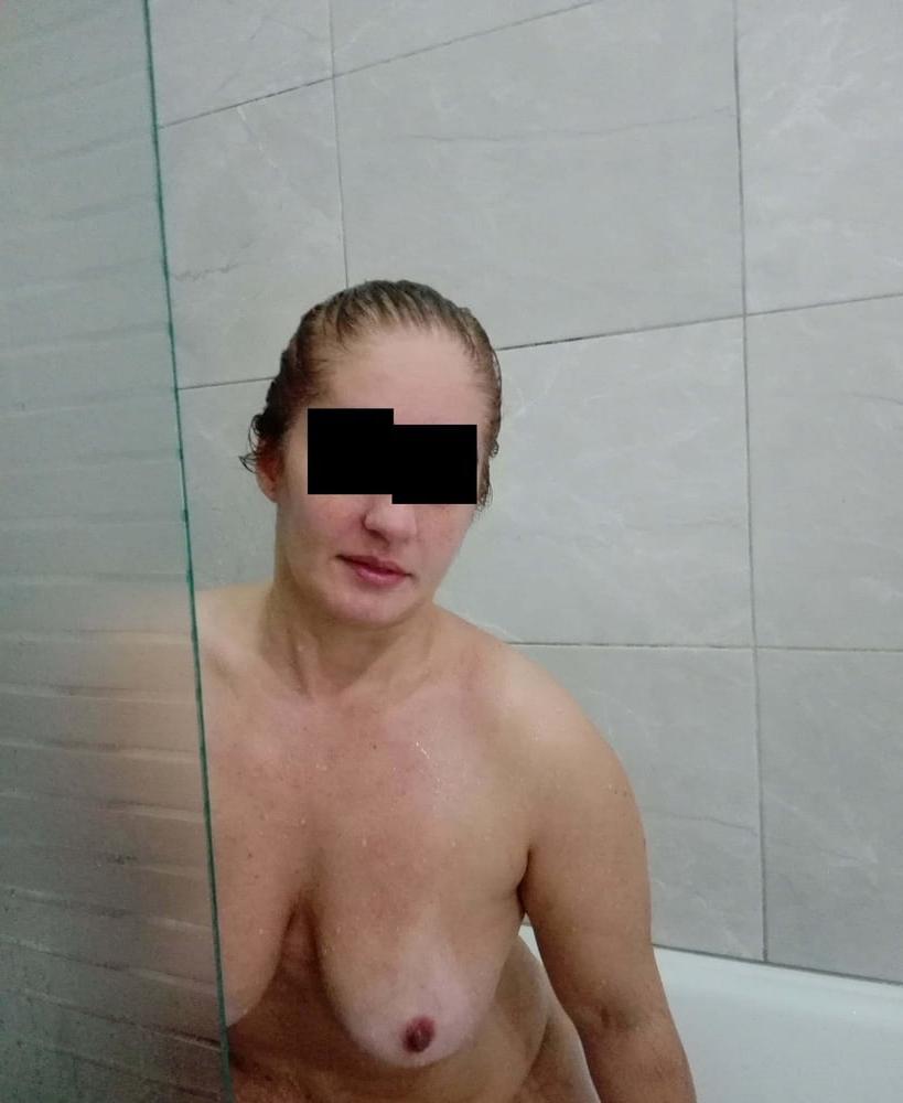 8P Laura's bath time