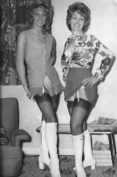 25P Vintage Stockings 74