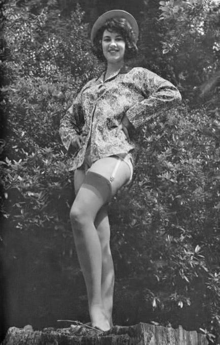 25P Vintage Stockings 74