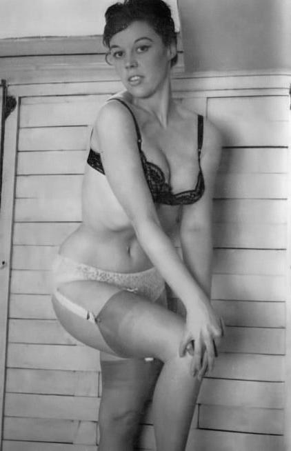 25P Vintage Stockings 74