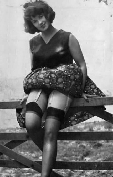 25P Vintage Stockings 74