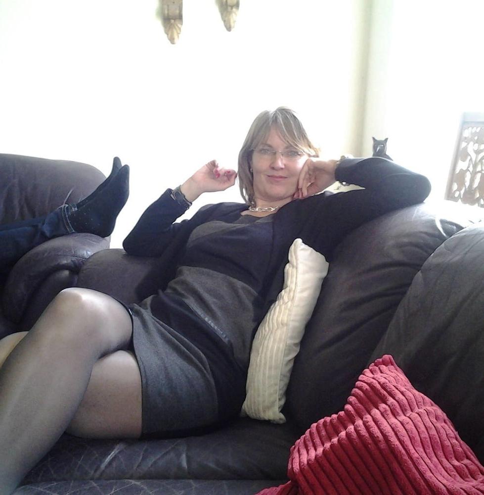 25P Sexy MILFs and GILFs Wearing Tights 18