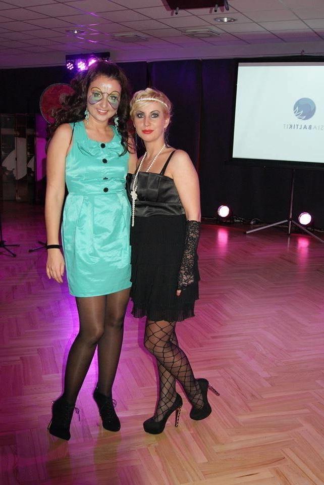 25P Sexy MILFs and GILFs Wearing Tights 19