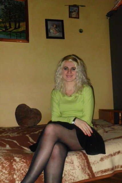 25P Sexy MILFs and GILFs Wearing Tights 19
