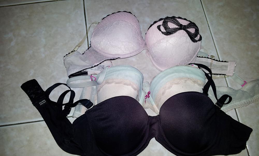 13P Cumming on my sister frens pink padded bra cup