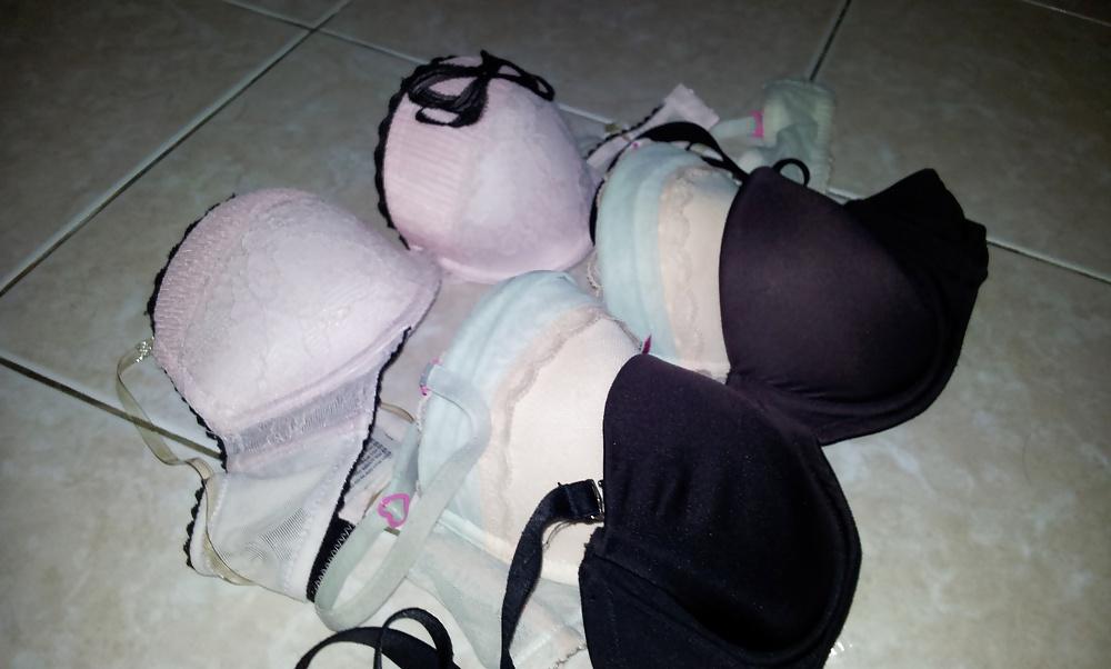 13P Cumming on my sister frens pink padded bra cup