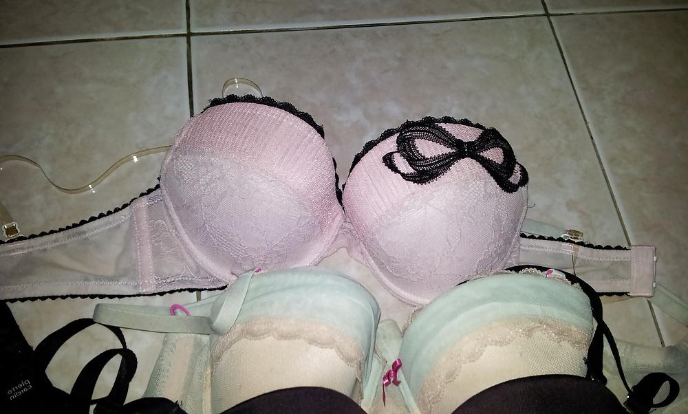13P Cumming on my sister frens pink padded bra cup